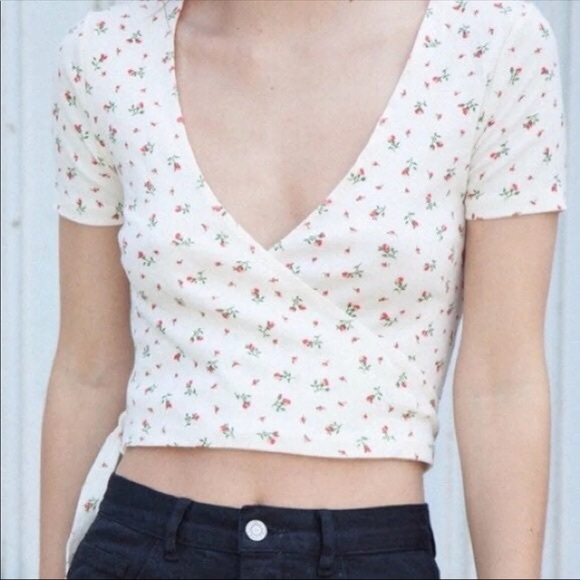 Brandy Melville Tops - Brandy Melville Rae top